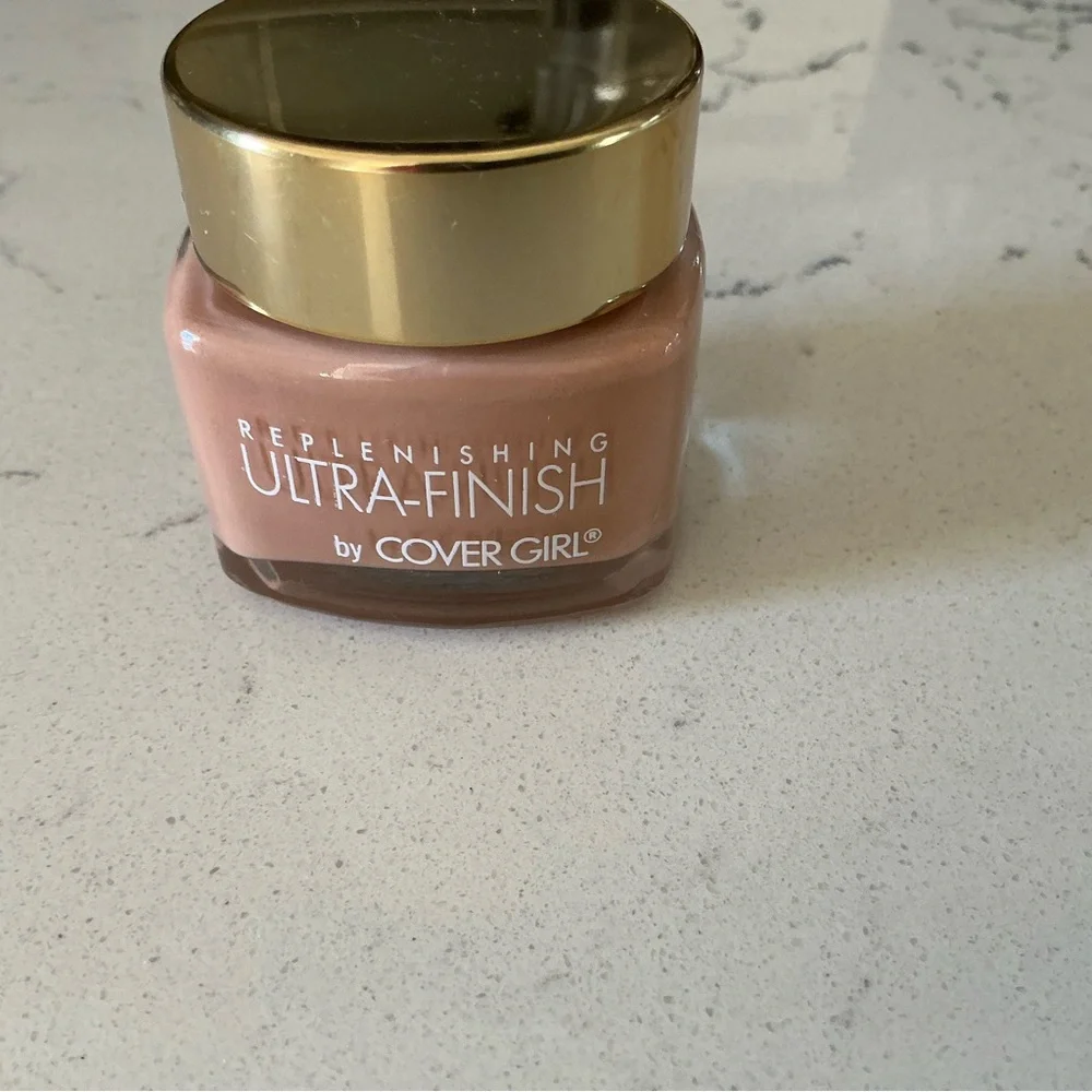 Cover girl replenishing ultra-finish classic beige makeup 1 oz